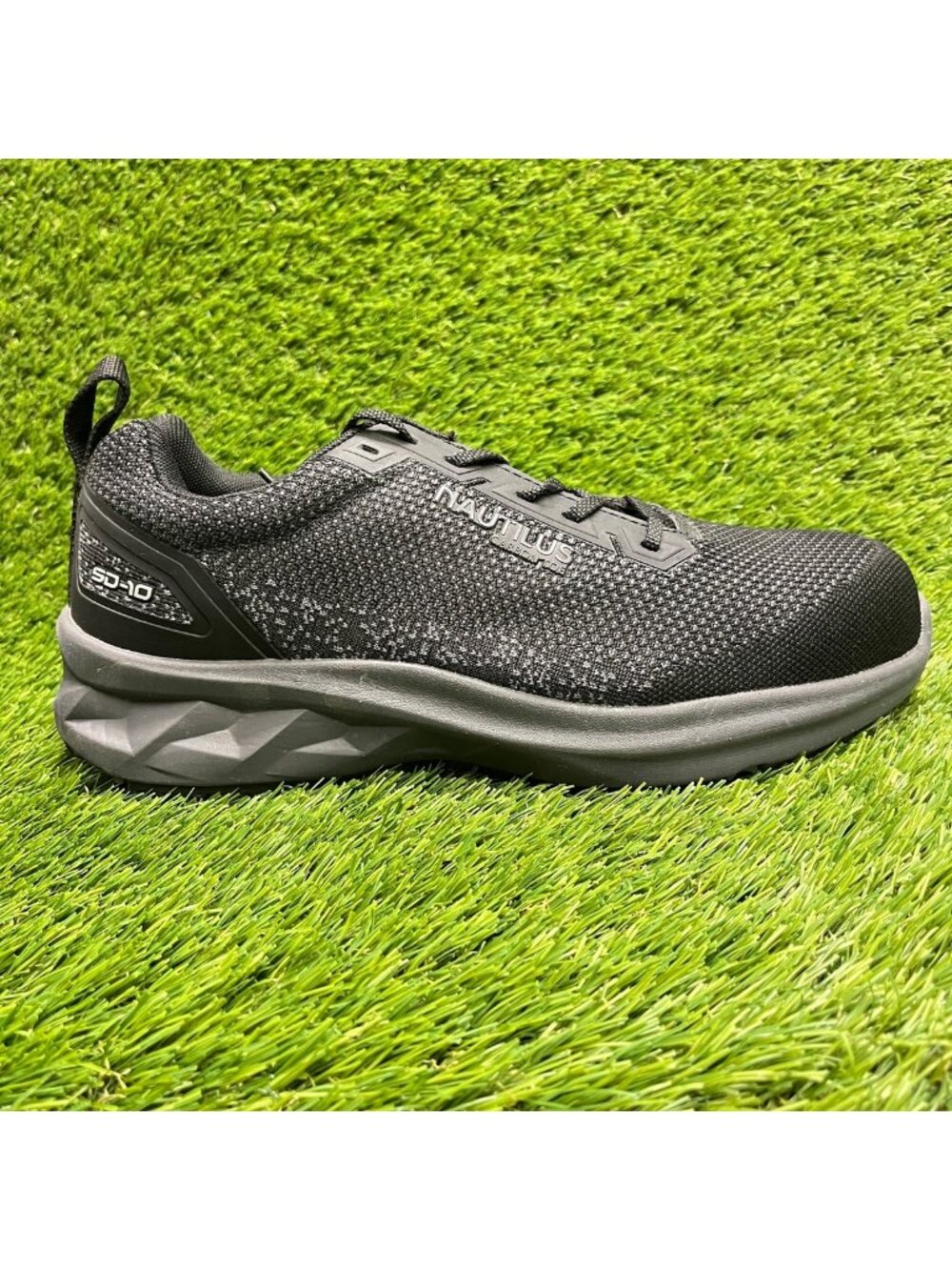 Nautilus Springwater SD10 Mens Size 9 Black Composite Toe Safety Work Shoes